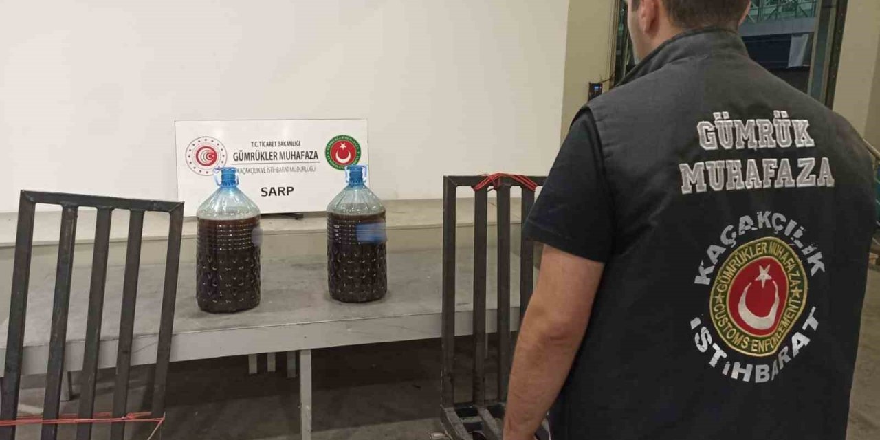 Sarp Sınır Kapısı’nda el arabası içerisinde gizlenmiş kestane balı ele geçirildi