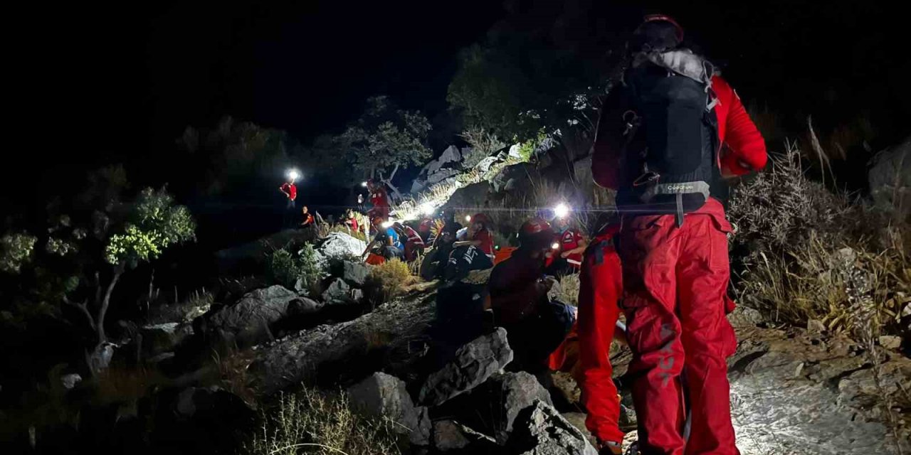 Likya yürüyüş yolunda mahsur kalan 2 Rus turist kurtarıldı