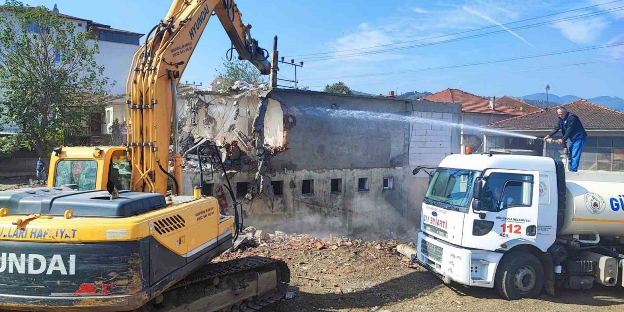 Gümüşova merkez cami yıkıldı