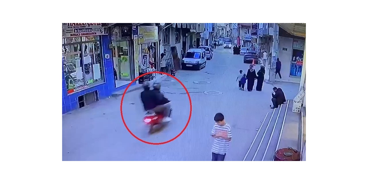 Berberdeki husumetlisini vurmak istedi, çocuklara rağmen kurşun yağdırdı