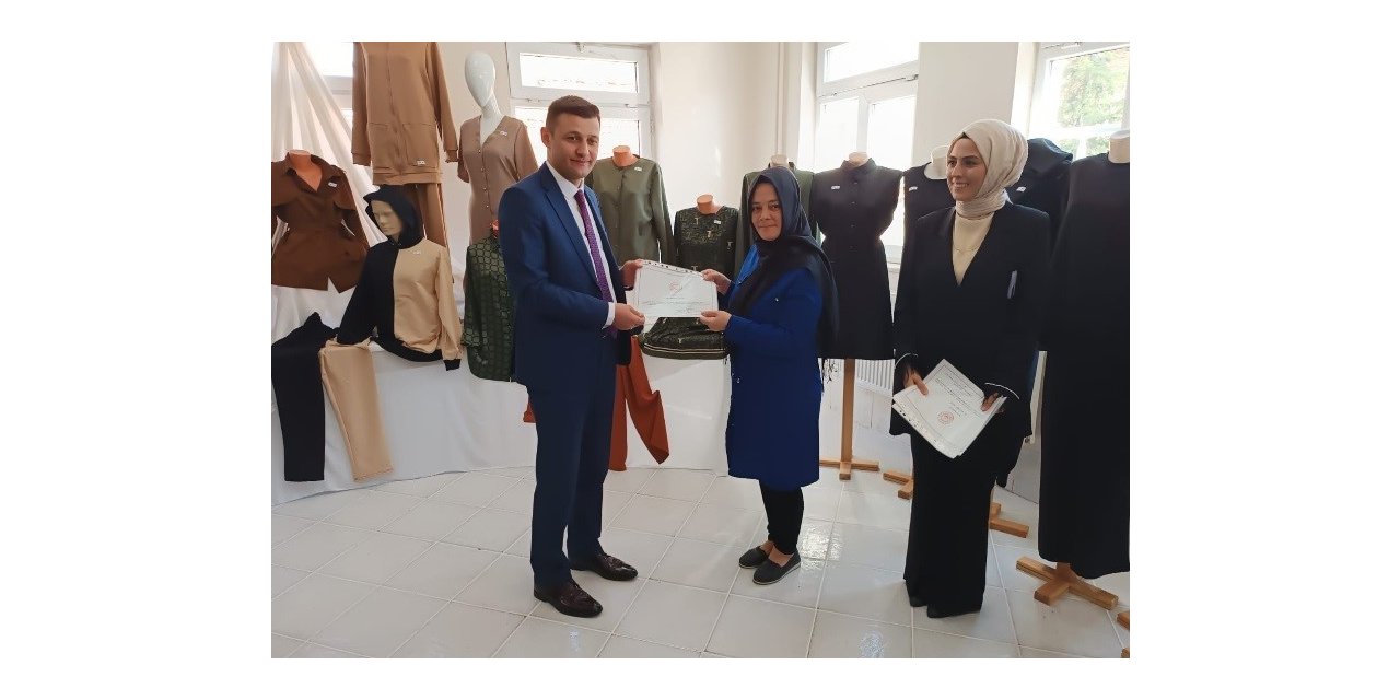 ADEM’de kursiyer kadınlarından ilk sergi