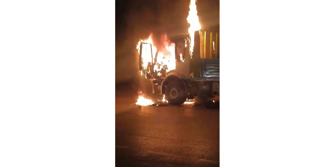 Seyir halindeki kamyon alev topuna döndü