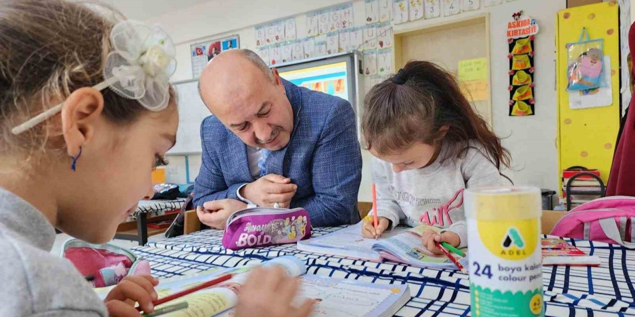 Müdür Başyiğit, öğrencilerden kitap okuma alışkanlığı kazanmalarını istedi