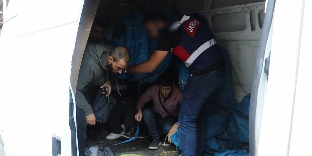 Şanlıurfa’da 39 düzensiz göçmen ile 8 organizatör yakalandı