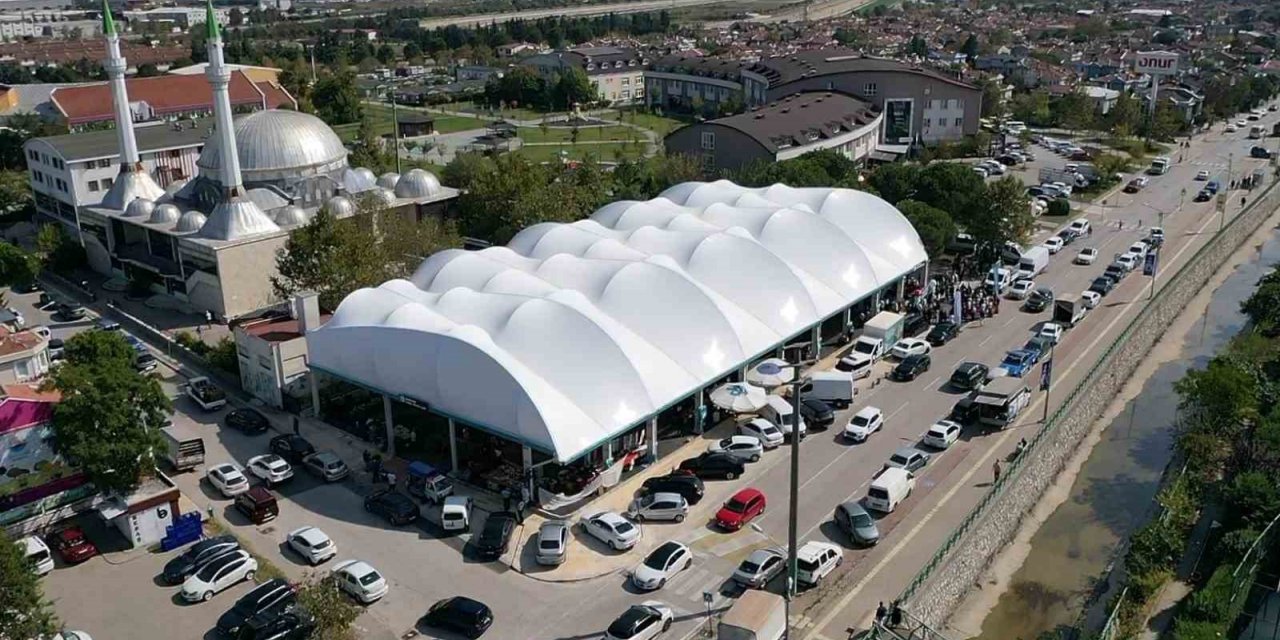Altınşehir’de modern kapalı pazar alanı açıldı