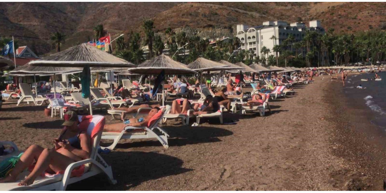 Marmaris’te deniz, kum ve güneş keyfi devam ediyor