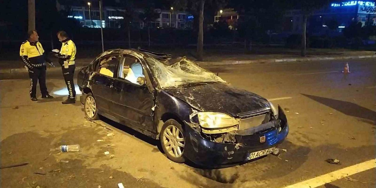 Takla atan otomobil karşı şeride geçti: 3 yaralı