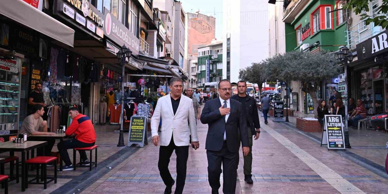 Konya'nın eski valisi Canbolat Aydın'da sokakları gezdi