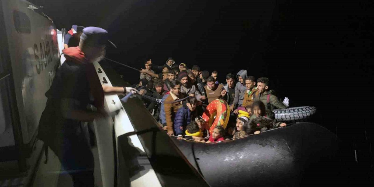 Datça’da bir gecede 110 düzensiz göçmen kurtarıldı, 33 kişi yakalandı