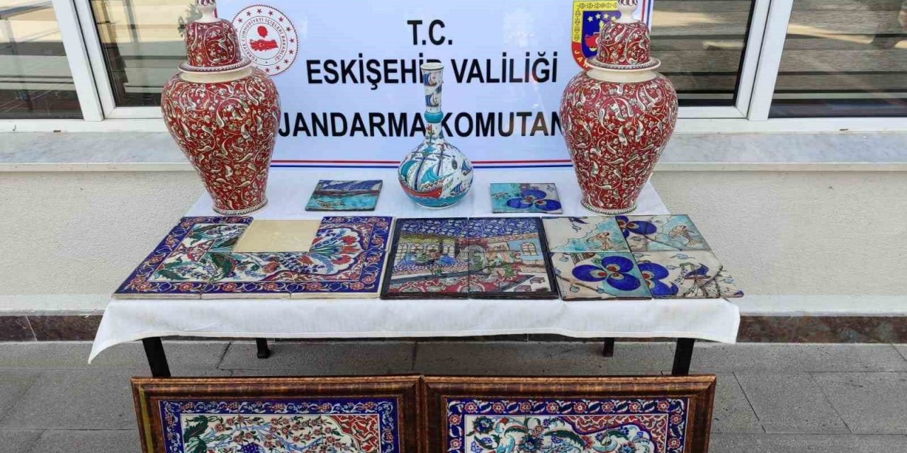 Kaçak tarihi eser satan şahıs jandarmaya yakalandı