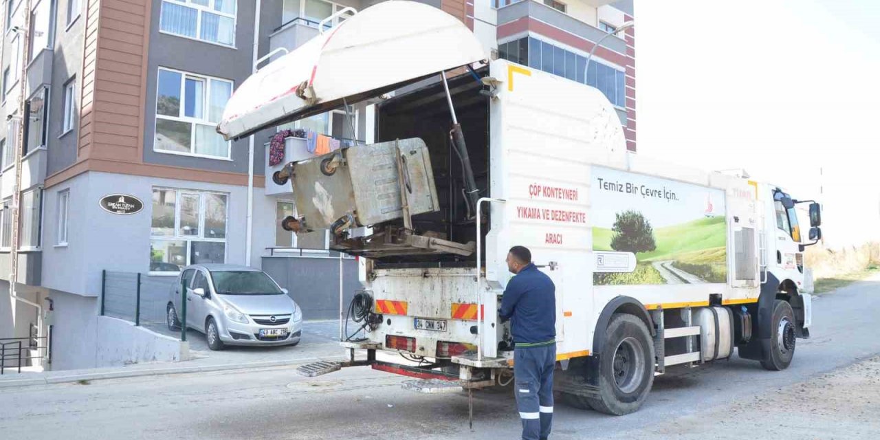 Çöp konteynerlerinde temizlik