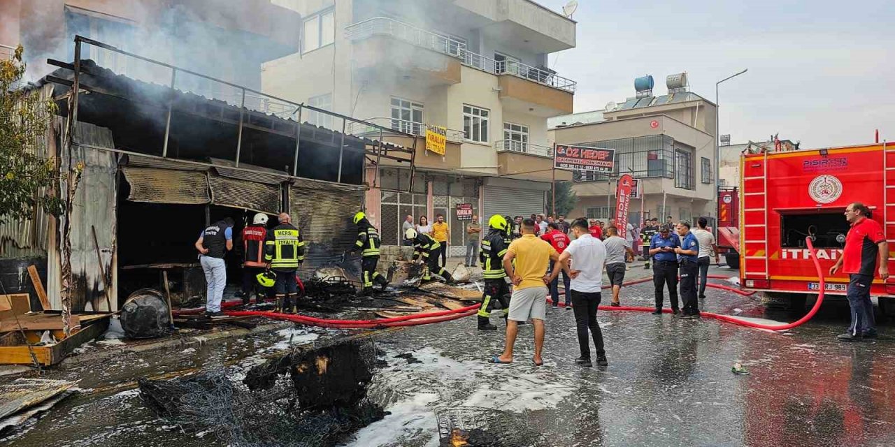 Mersin’de mobilya atölyesinde çıkan yangın hasara yol açtı