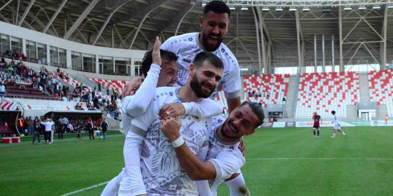 TFF 2. Lig: Karaman FK: 4 - Uşakspor: 0