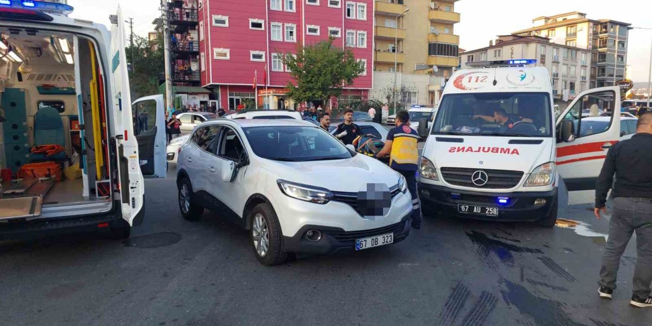 Zonguldak’ta iki otomobil çarpıştı: 4 yaralı