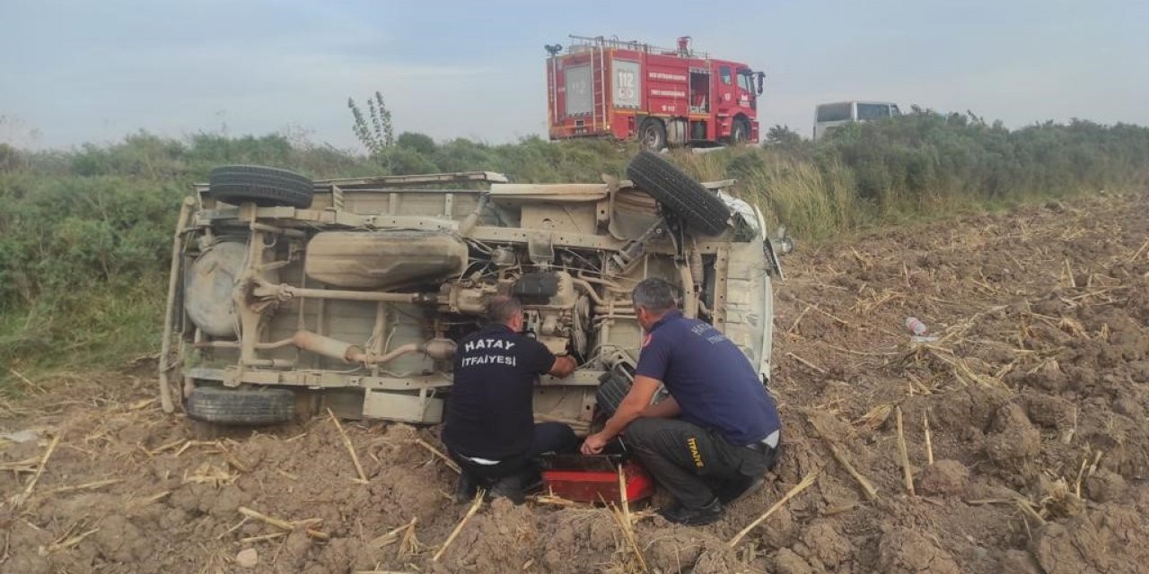 Hatay Kumlu'da kamyonet tarlaya uçtu: 3 yaralı var