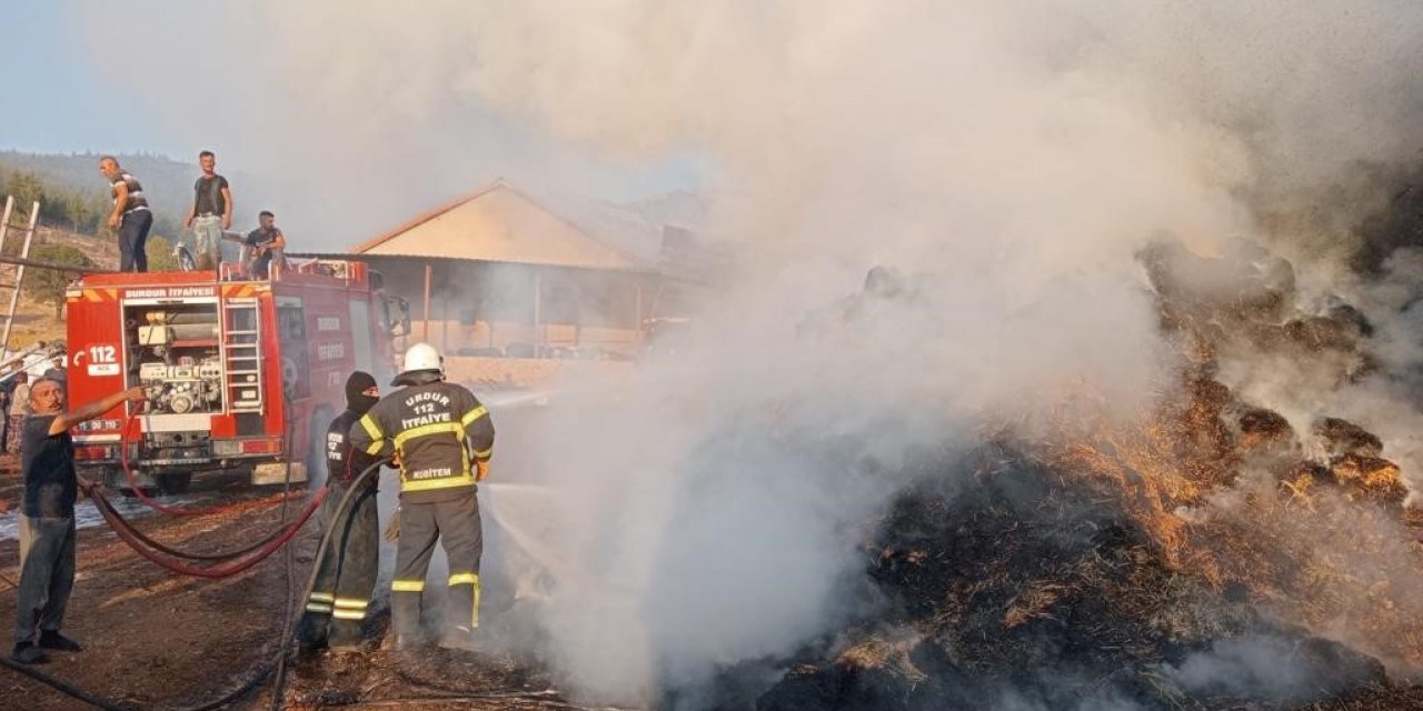Burdur’da çıkan yangında 2 bin saman balyası kül oldu