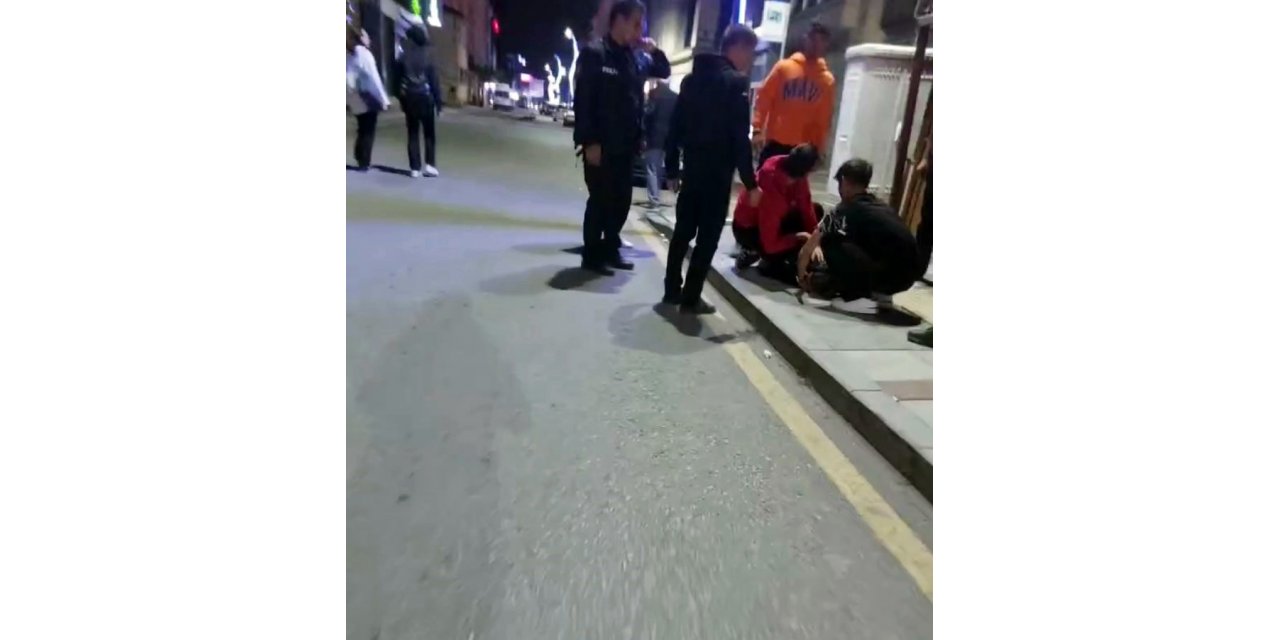 Gençlerin kavgasında kan aktı, bıçaklanan 3 kişi yaralandı