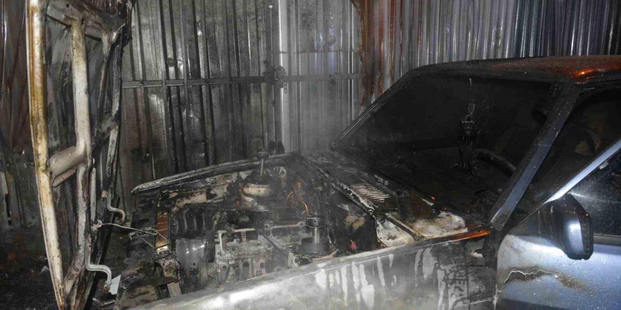 Park halindeki otomobil alevlere teslim oldu