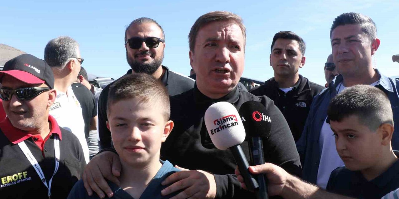 Erzincan’da off road, paraşüt, motokros yarışları nefes kesti