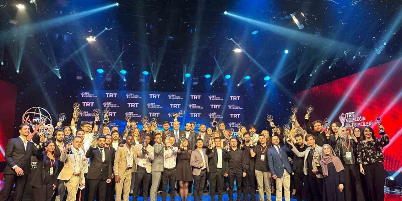 İBF öğrencileri TRT Geleceğin İletişimcileri Yarışması’ndan ödüllerle döndü