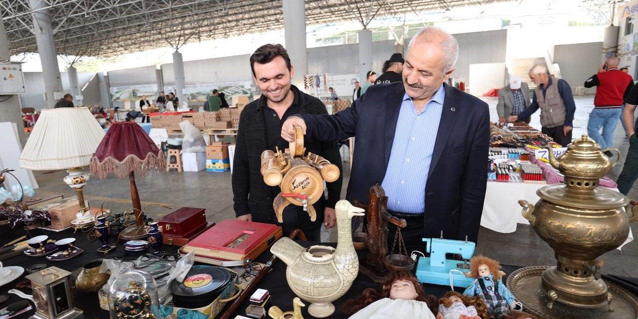 Antika pazarında nostalji yolculuğu