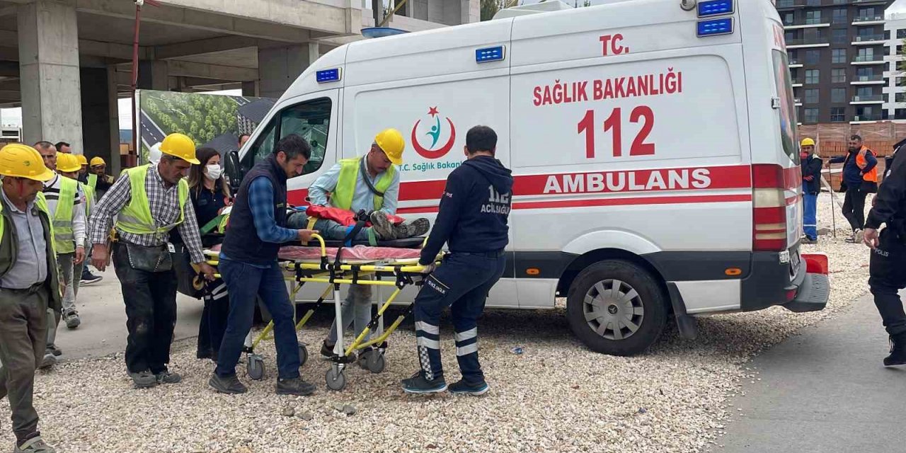 İnşaatın 3’üncü katından düşen 2 işçi yaralandı