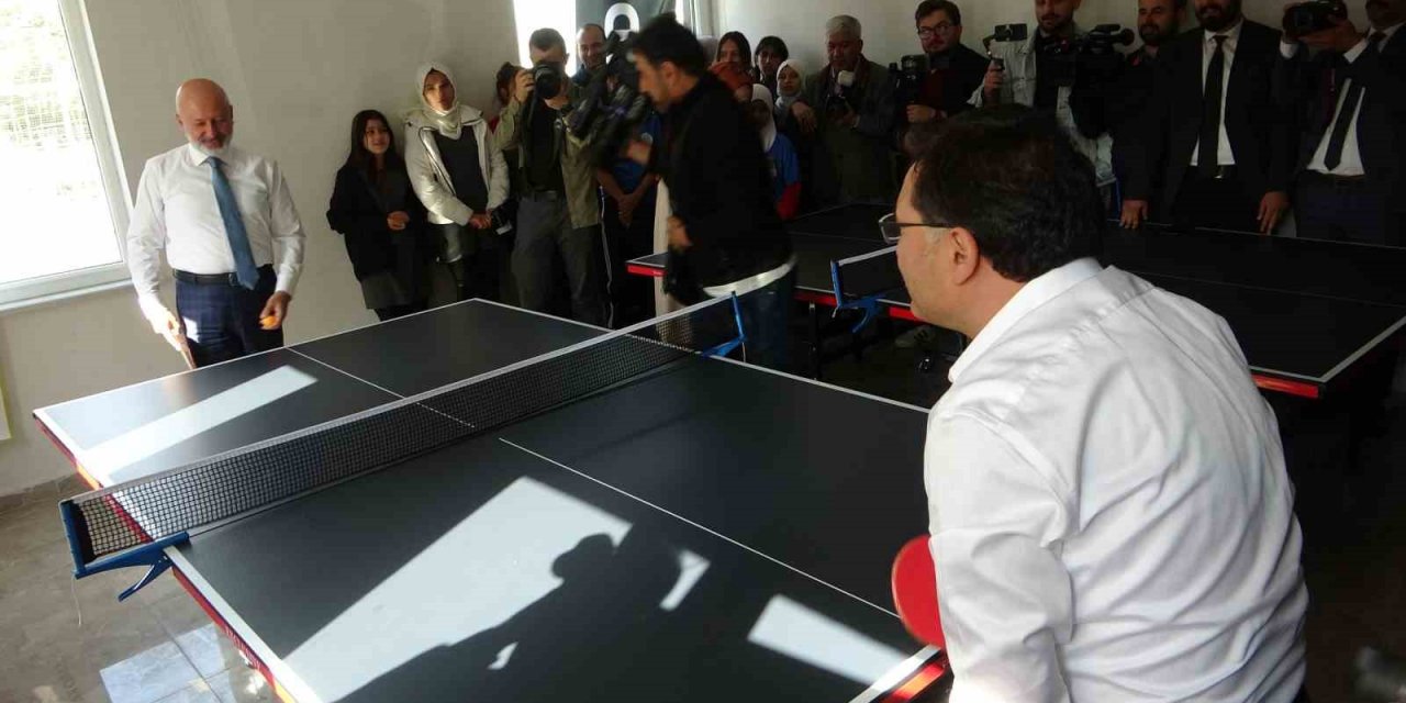 Vali Çiçek: “Kim gençlerimizi zehirlemek istiyorsa, karşılarında devletin demir yumruğunu buluyor”