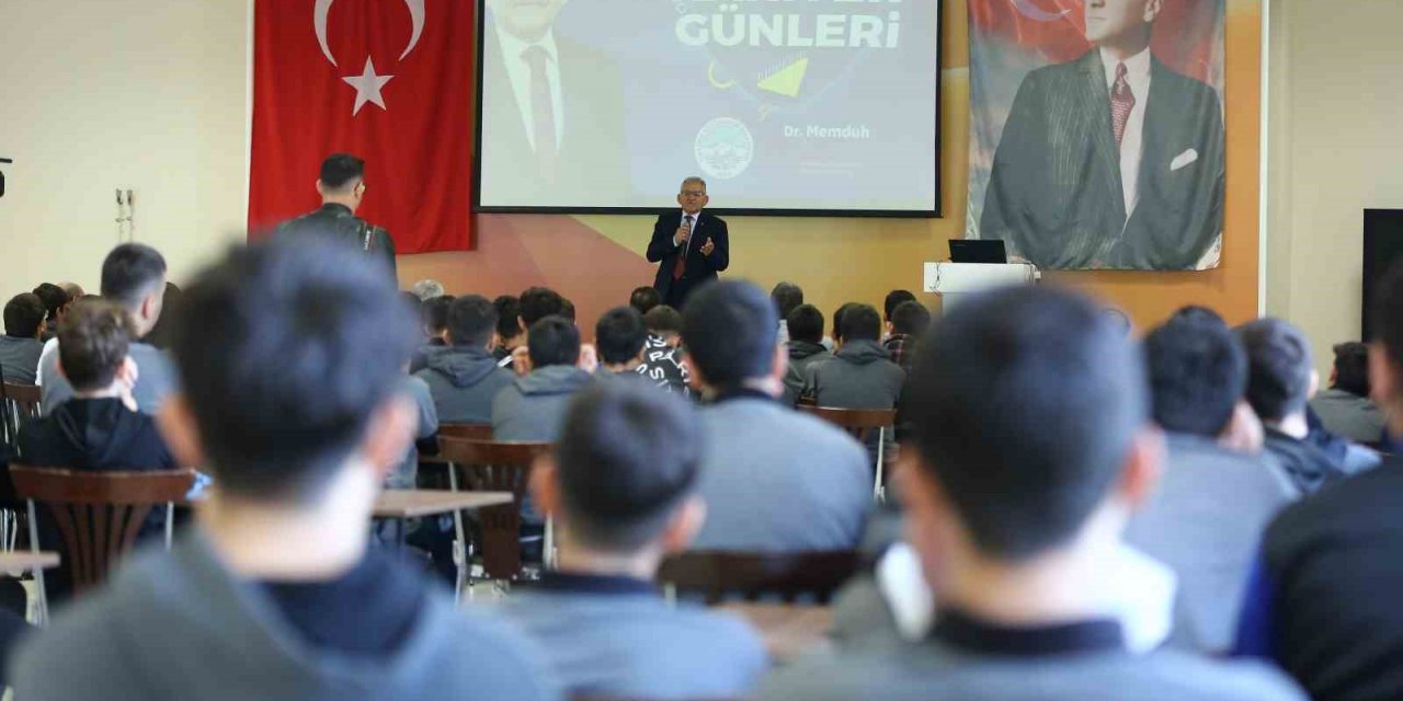 Başkan Büyükkılıç’tan Öğrencilerle ’Kariyer’ Sohbetleri