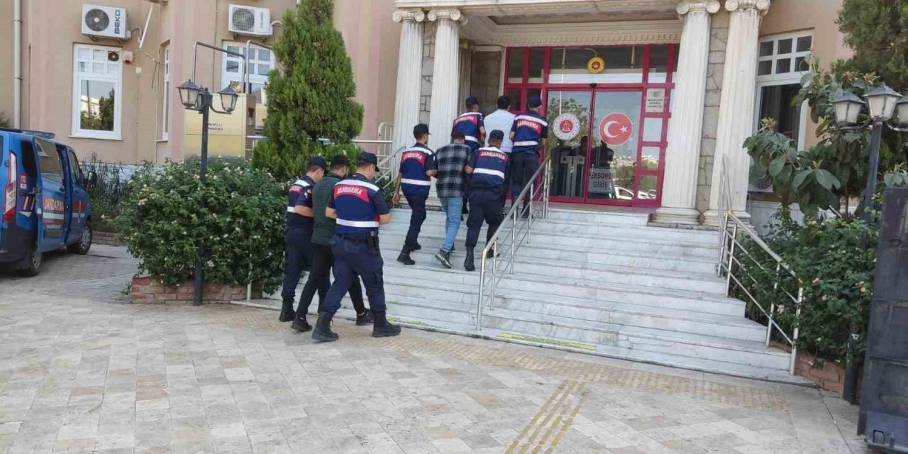 Göçmenler kamyon kasasında yakalandı, 3 organizatör tutuklandı