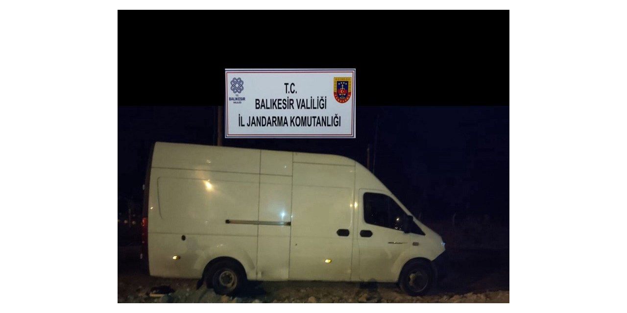 Ayvalık’ta jandarma operasyonu: 34 düzensiz göçmen ve 2 organizatör yakalandı