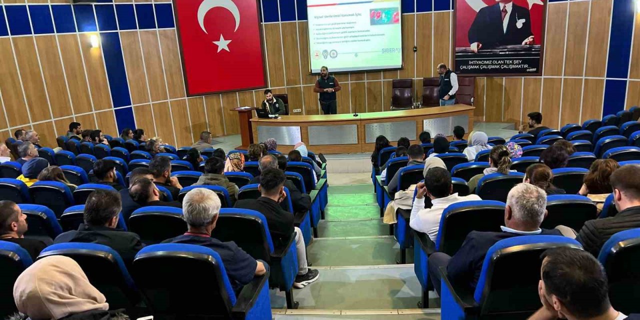 Hakkari polisinden “Siber Suçlarla Mücadele” eğitimi