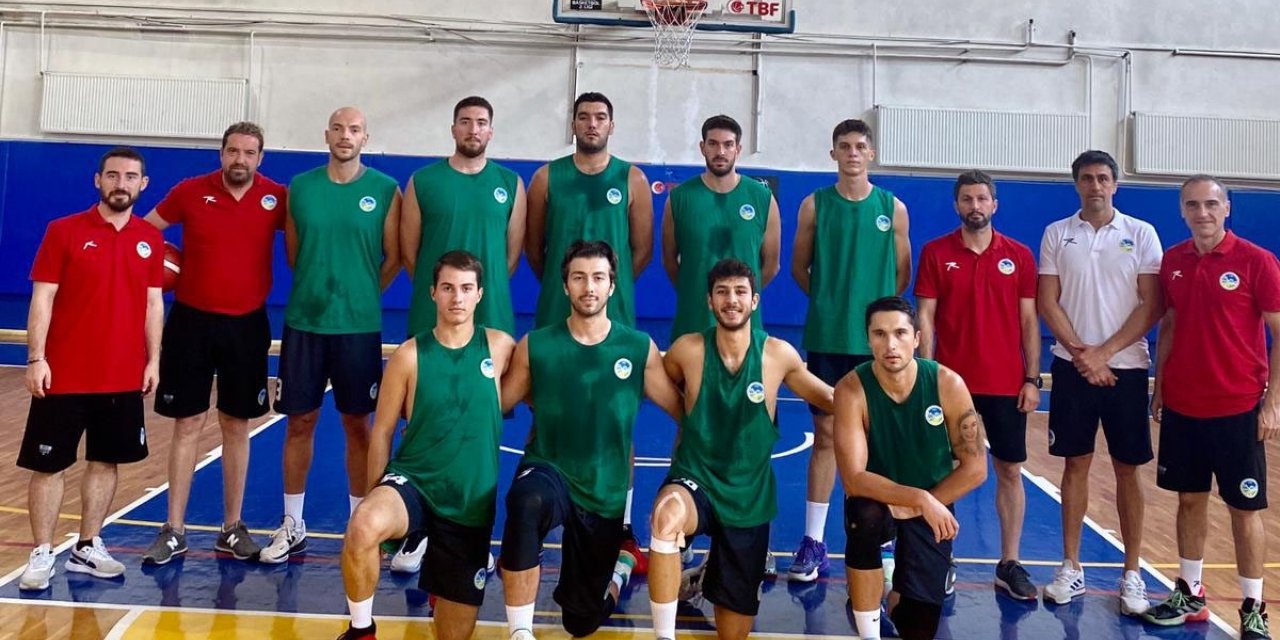 Sakarya Büyükşehir Basketbol hazırlık turnuvasında kupaya uzandı