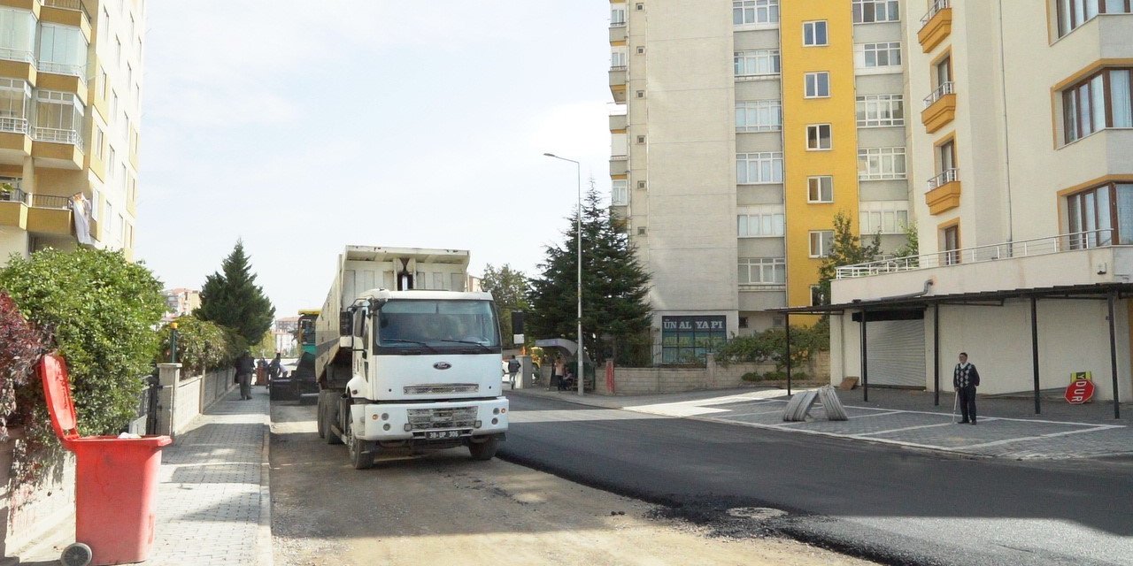 Girne Şehitler Caddesi’nde asfalt çalışması başladı