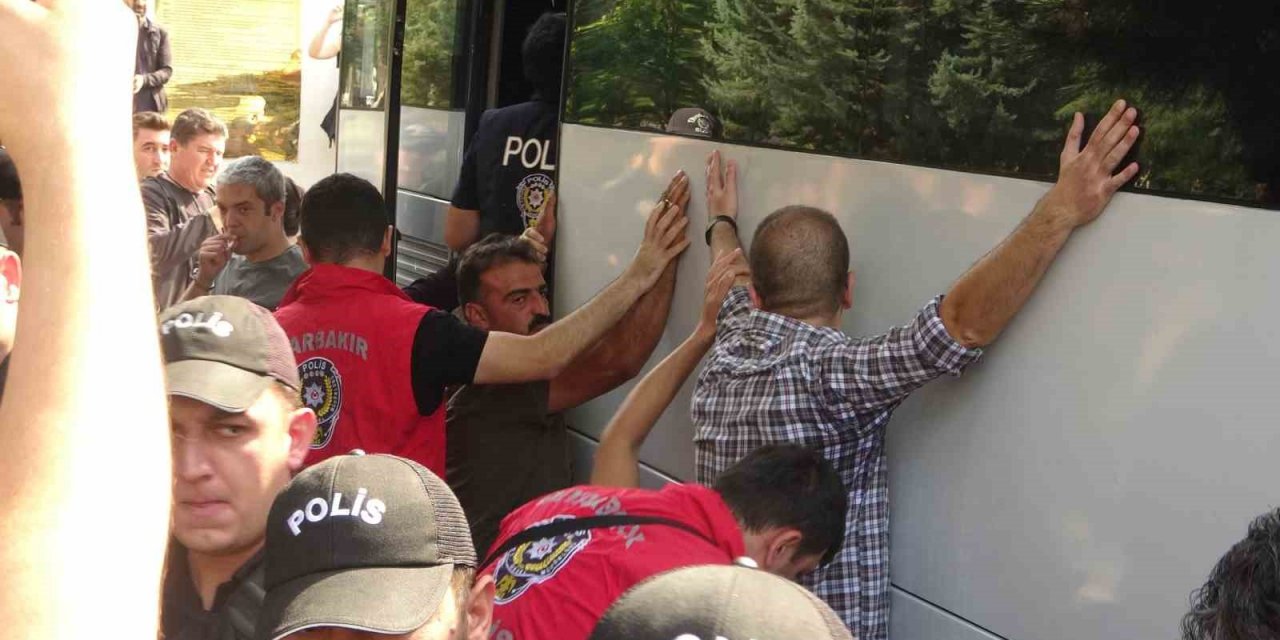 Diyarbakır’da izinsiz yürüyüşte 100 gözaltı