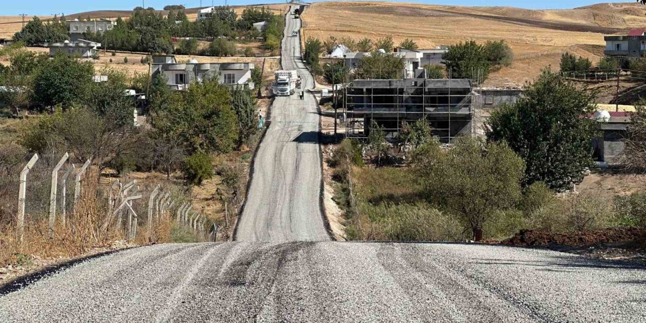 Diyarbakır’da 17 ilçedeki kırsal mahalle yolarında çalışmalar devam ediyor