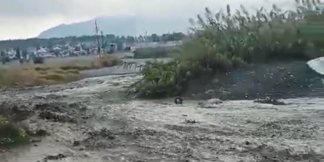 Hatay’da aşırı yağış dere yataklarının taşmasına neden oldu