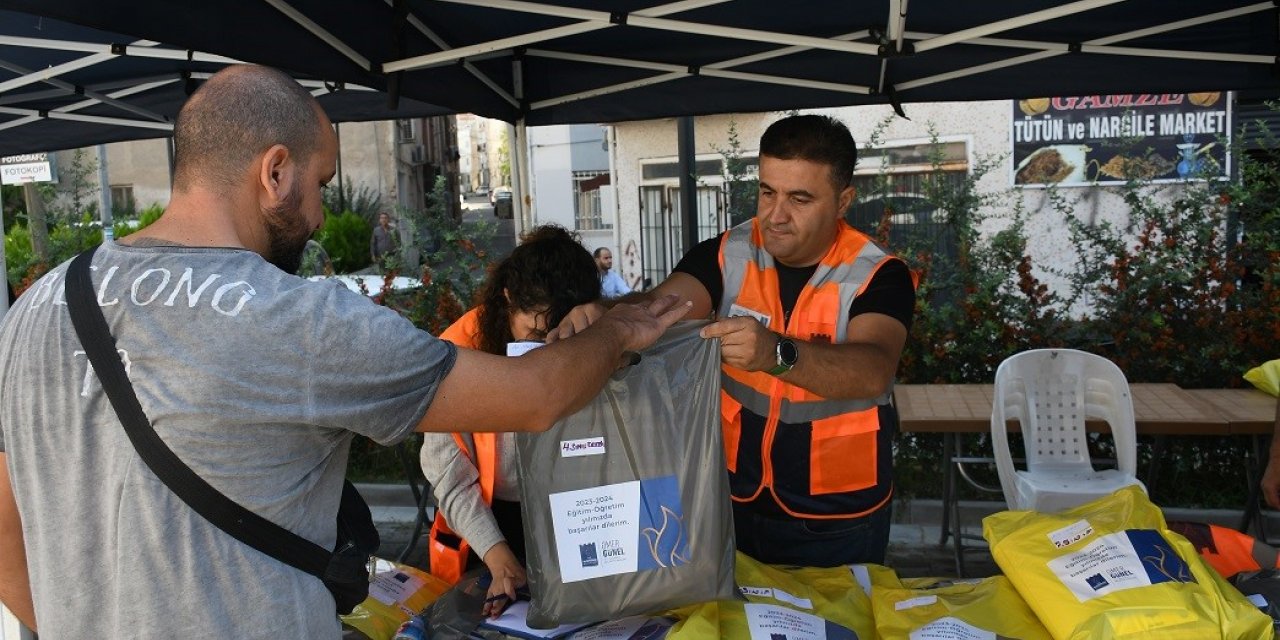 Kuşadası Belediyesi’nden 911 öğrenciye kırtasiye desteği