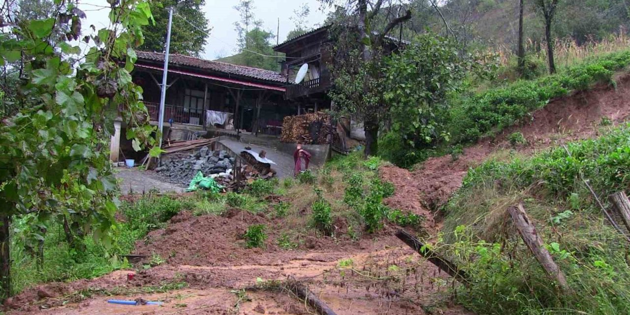 Artvin’de şiddetli yağışlar etki oldu