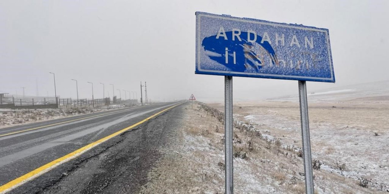 Ardahan’da yükseklere kar yağdı