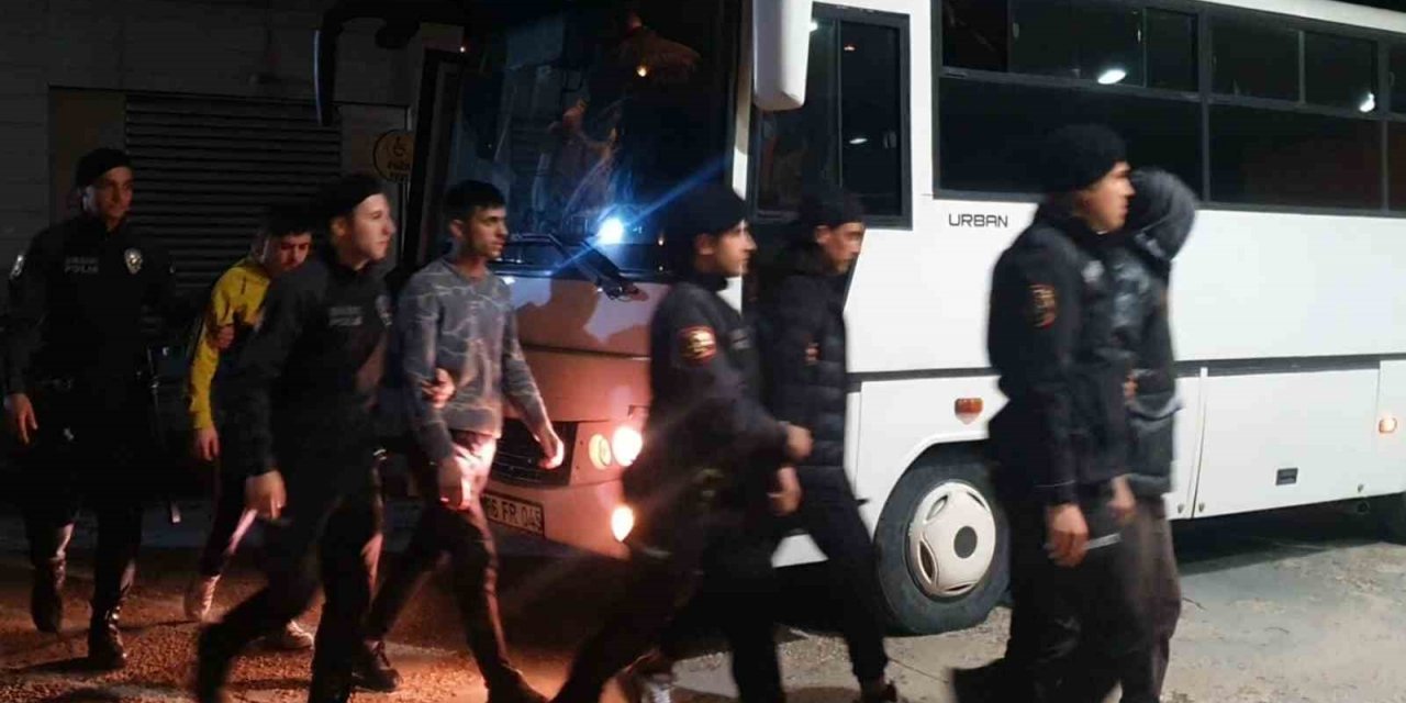 Şafak operasyonunda 50 kaçak göçmen yakalandı