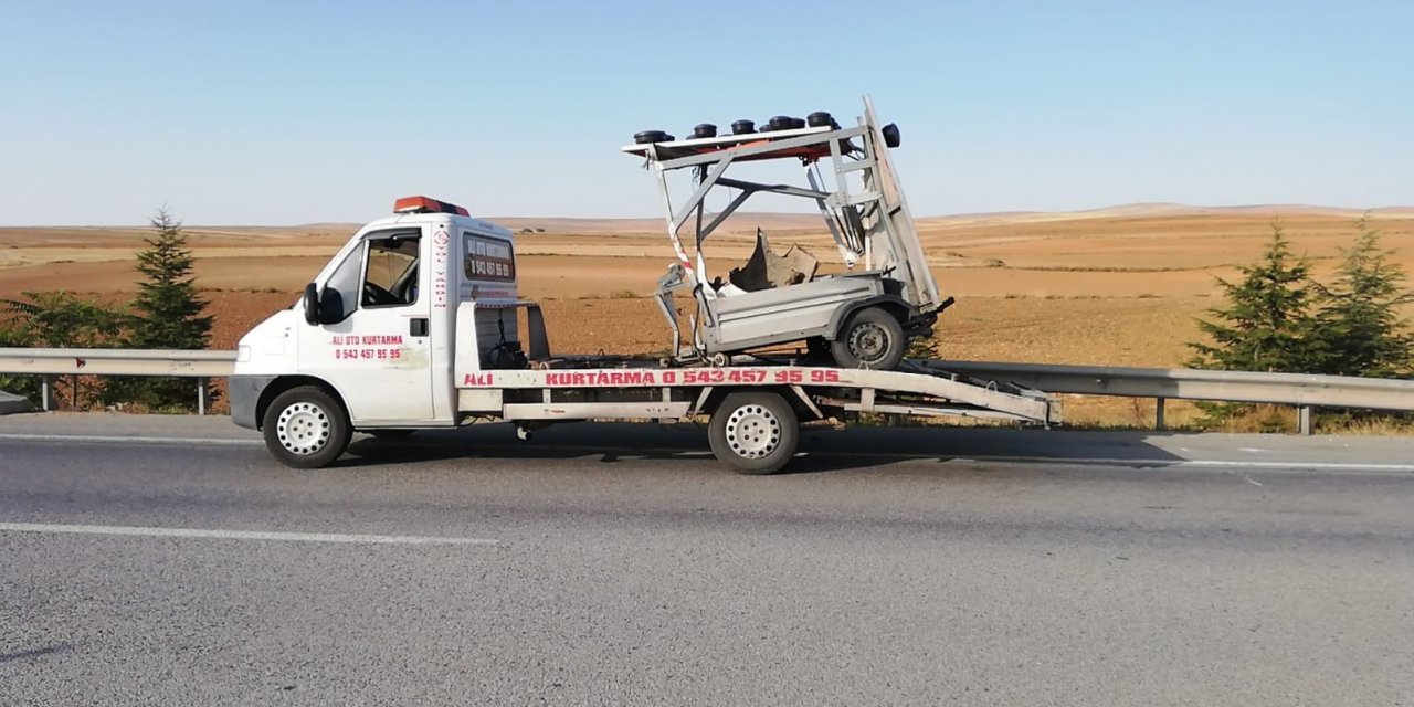 Yol çizgilerini çizen römorka arkadan çarpan araçtaki iki kişi yaralandı