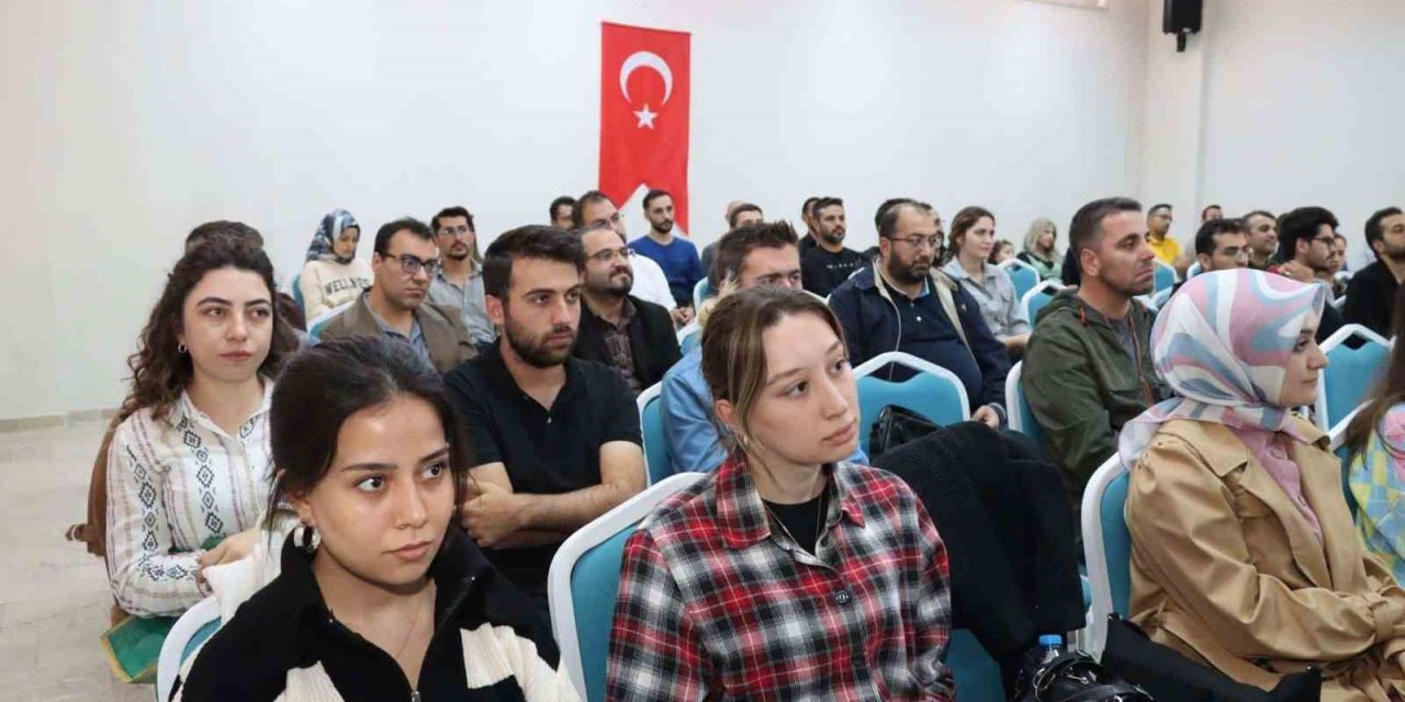 Sivas’ta öğretmenlere uyum semineri verildi
