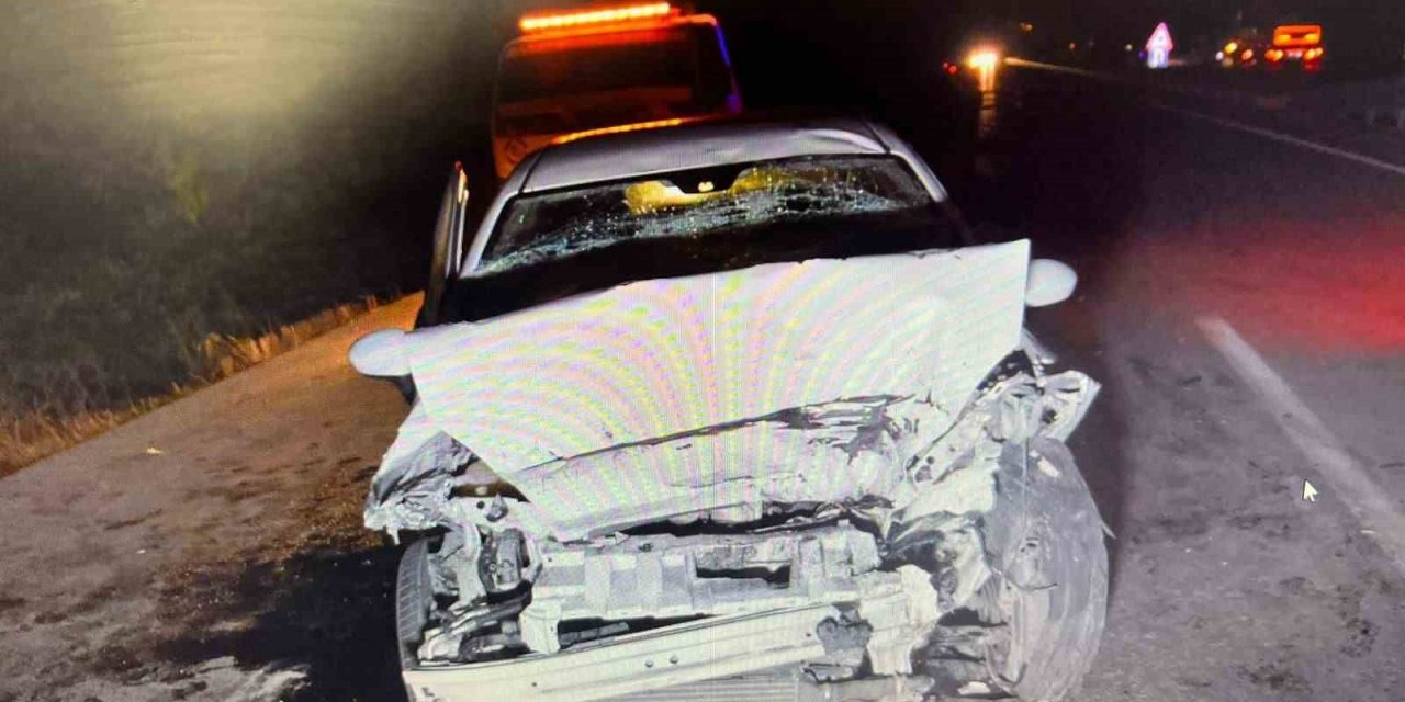 Tıra arkadan çarpan otomobilin sürücüsü yaşamını yitirdi