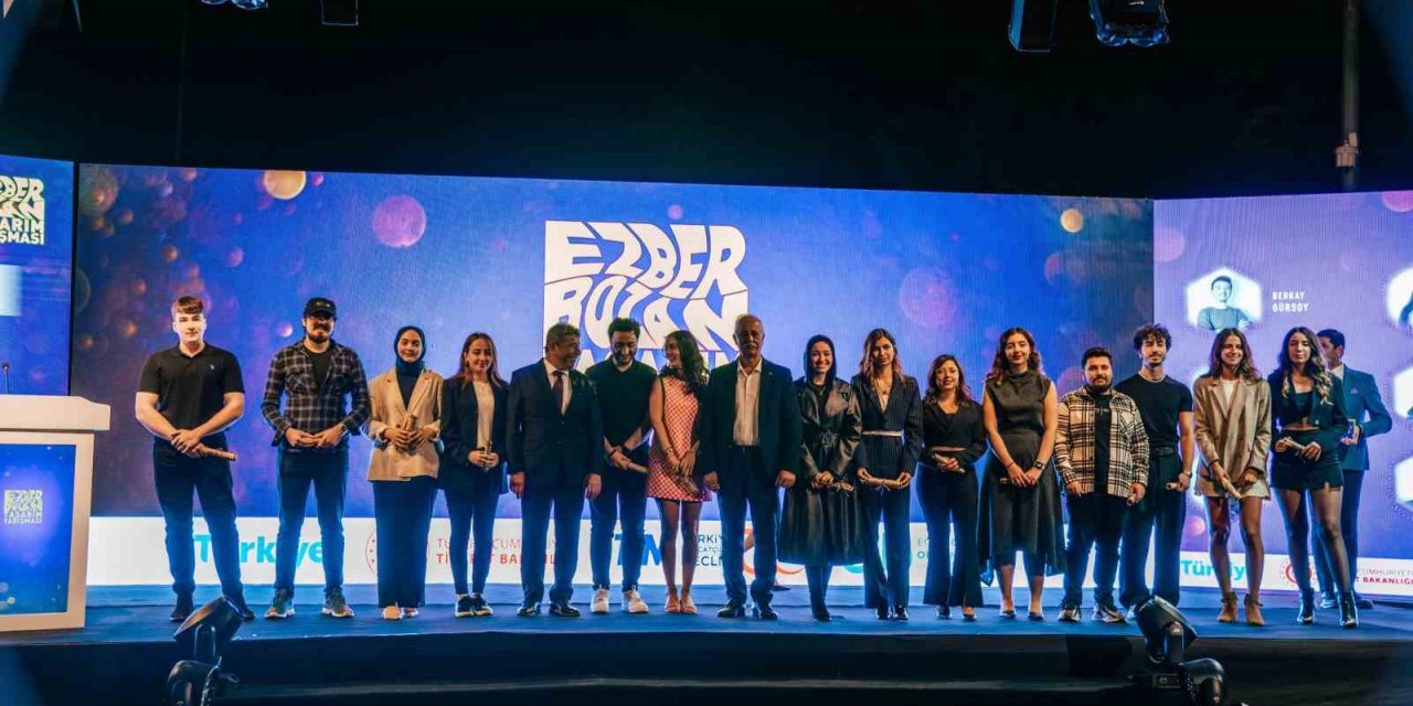 Ezber Bozan Tasarımcılar ödüllerine kavuştu