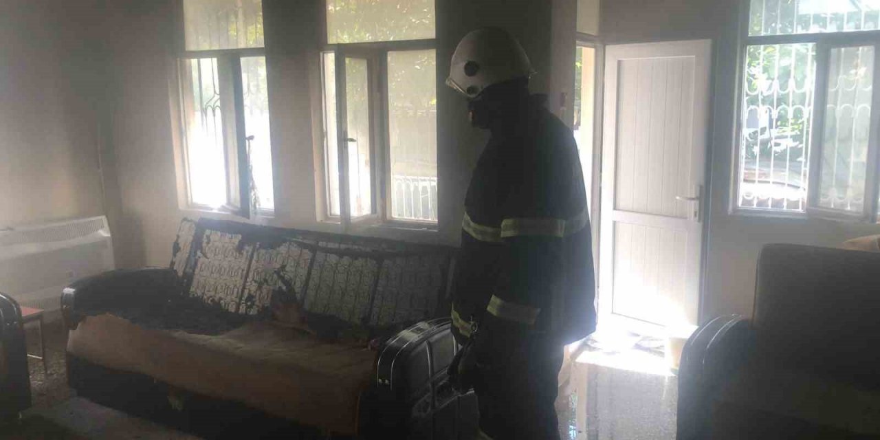 Evde çıkan yangın korkuttu