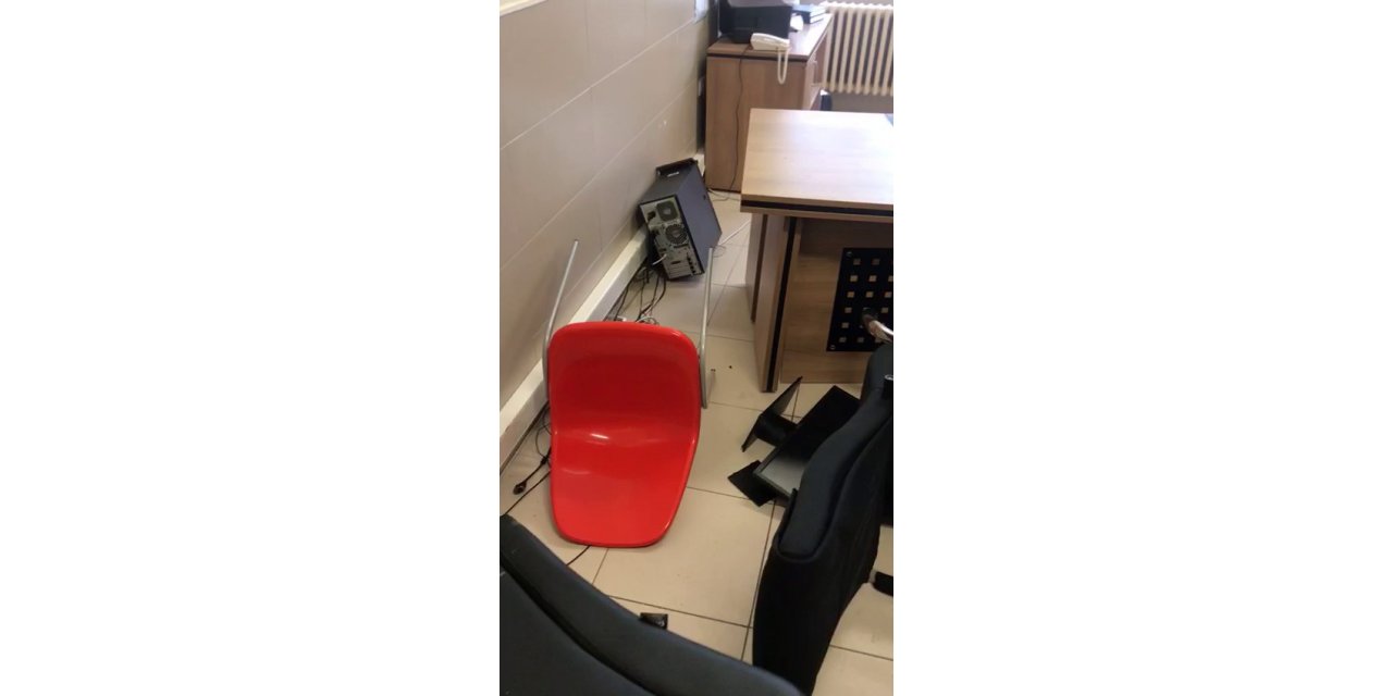 Disiplin cezası alan öğrencinin okula gelen velisi, öğretmenlere saldırdı