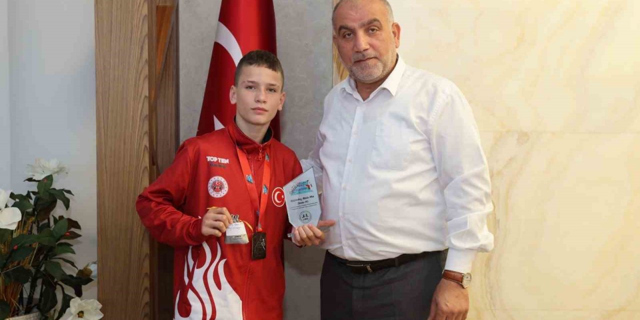 Başkan Sandıkçı’dan dünya şampiyonuna altın