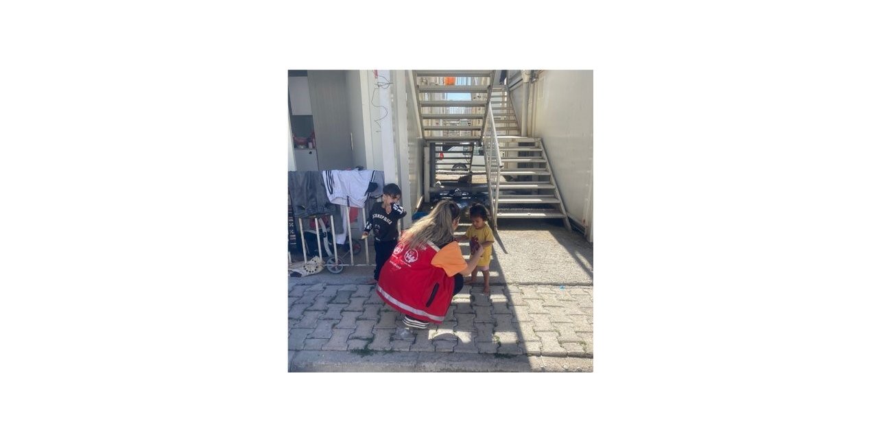 Elazığ’da Sosyal Hizmet Merkezi ekipleri, depremzedeleri yalnız bırakmıyor