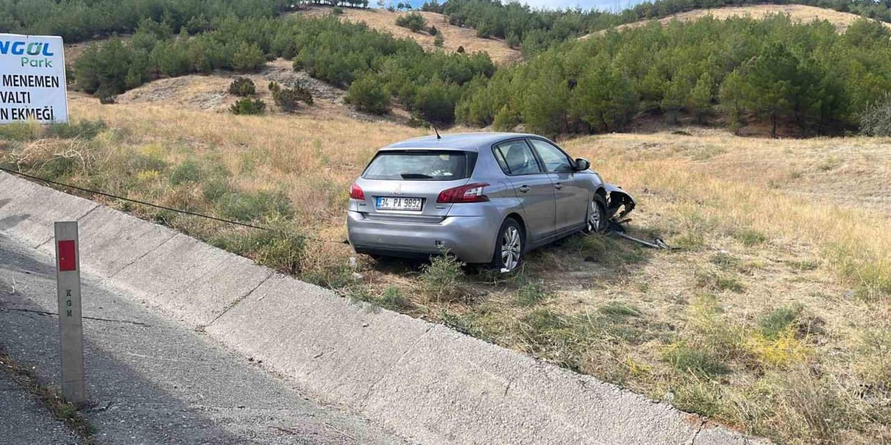 Otomobil şarampole devrildi: 1’i bebek, 5 yaralı
