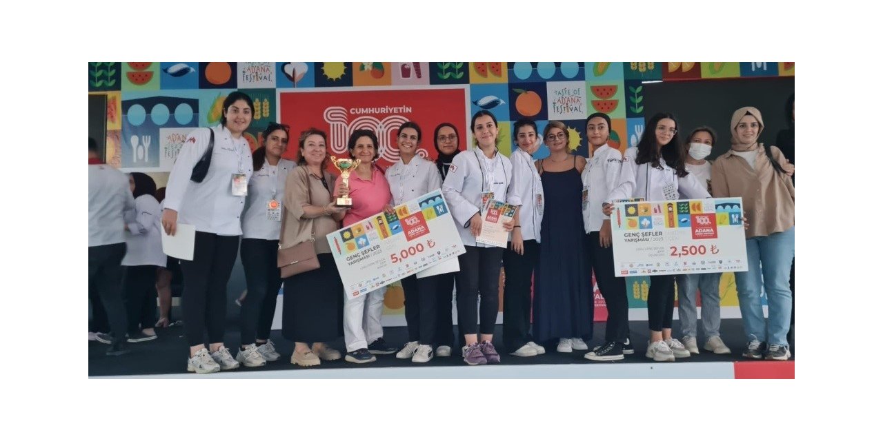 Lezzet Festivali’nde “Genç Şefler Yarışıyor” yarışmasında öğrenciler ödüllerini aldı